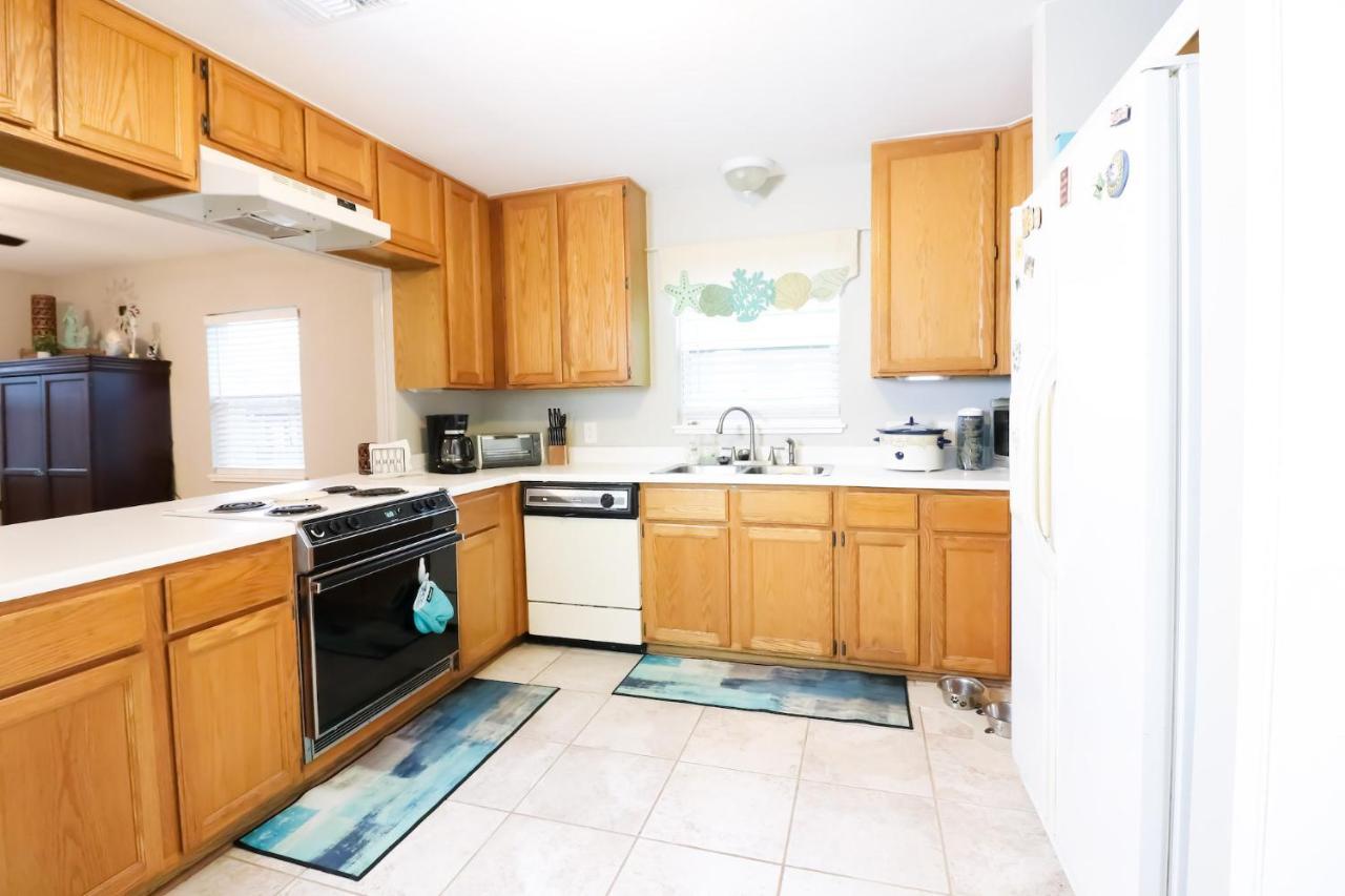 Sunny Daze Walk To Beach 2 Decks Pet Friendly Has A Mini Bar Galveston Esterno foto